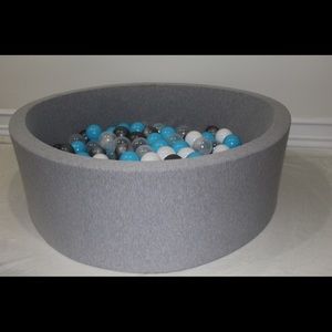 New Gray foam fabric ball pit with 200 balls!